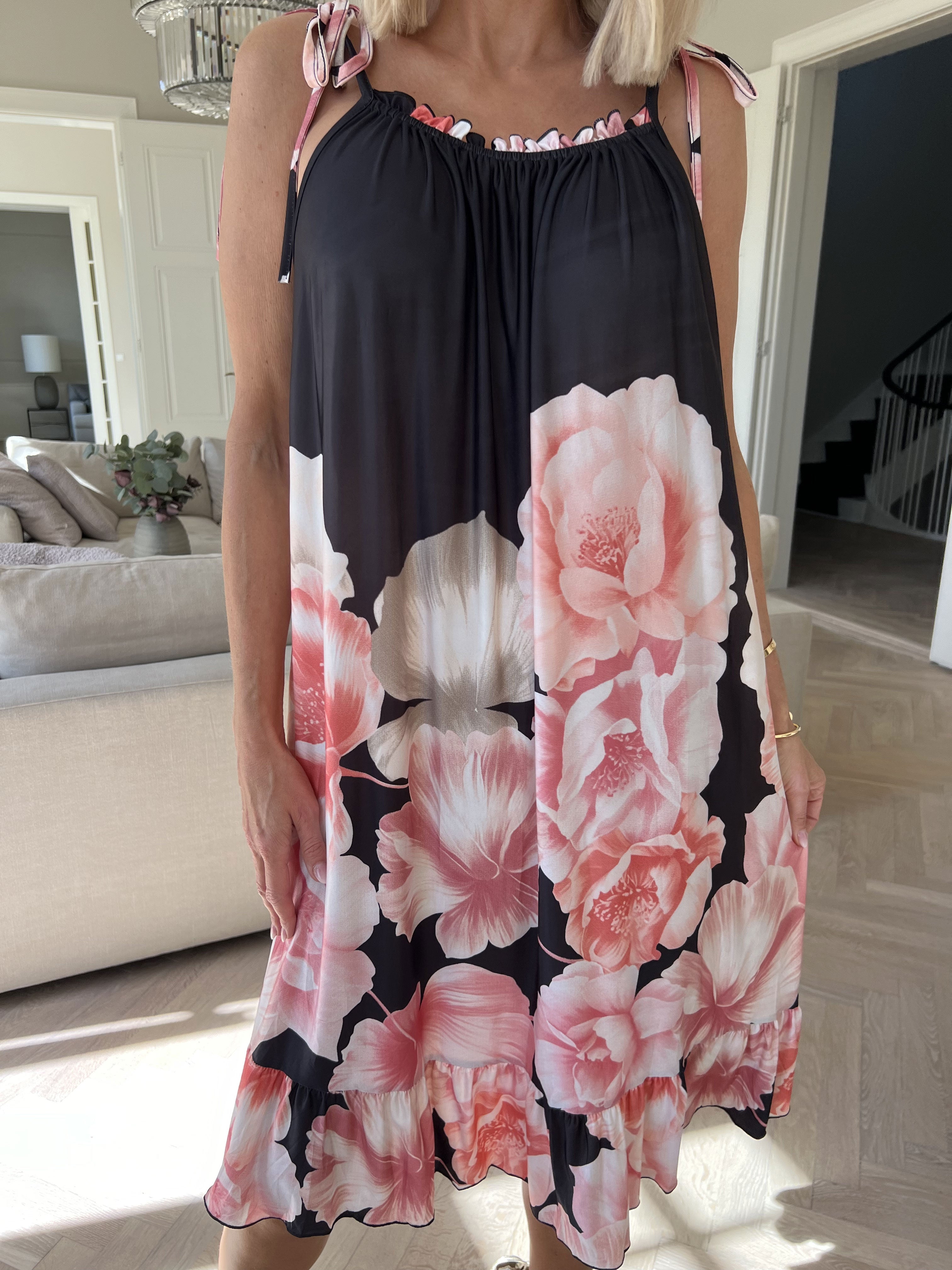 Maya Short - Elastisk strop sommerkjole med blomsterprint